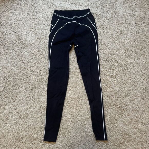 All Yoga Heart Throb Leggings Black White size Small EUC - Picture 2 of 3